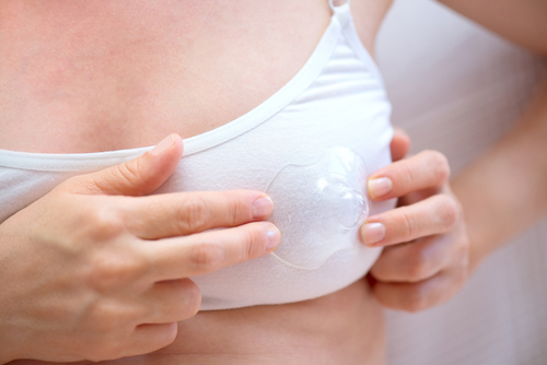 Bébé a des difficultés à téter : que faire ?