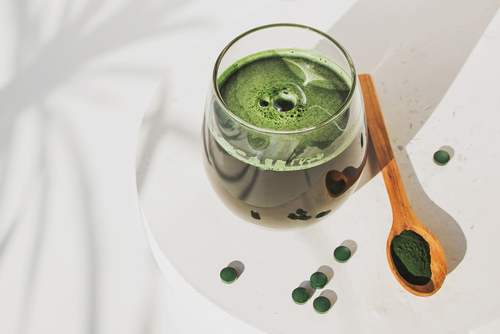 La spiruline : une superalgue aux multiples bienfaits pour la santé
