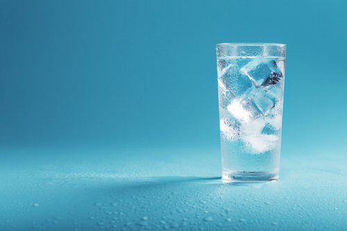 Eau froide, tiède ou chaude : quelle est la meilleure température pour s’hydrater efficacement ?