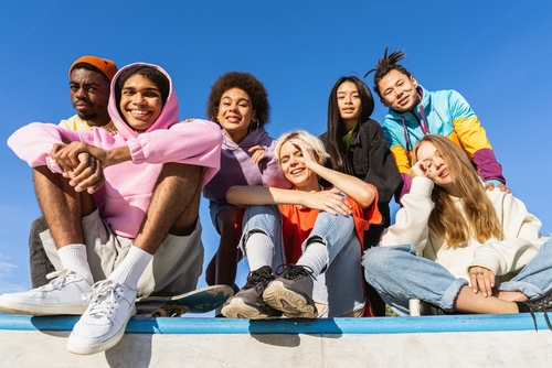 Devenir un adulte : les défis uniques des adolescentes et des adolescents