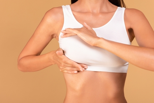 Masser sa poitrine : un acte d’affection pour vos seins et votre fémininité