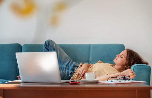 Siestes : une habitude saine ou un piège pour le sommeil ?