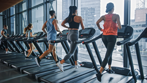 Les bénéfices multiples des tapis de course : du renforcement musculaire à l’amélioration de la santé globale