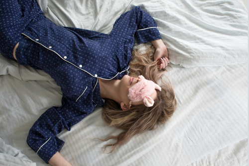 Pourquoi dormons-nous plus le week-end ? Une exploration des facteurs influents