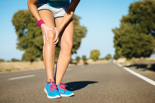 Comment prévenir et atténuer les douleurs aux genoux pendant l’exercice ?