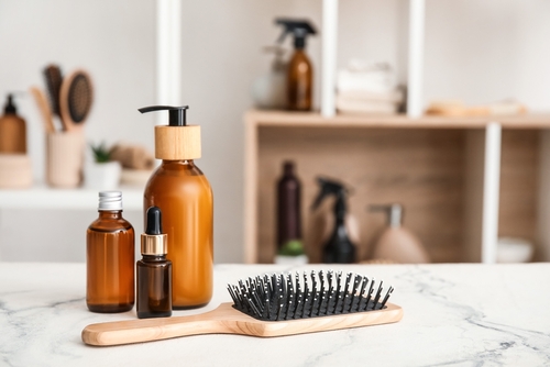 Prendre soin de ses cheveux avec le SOPK : conseils et astuces