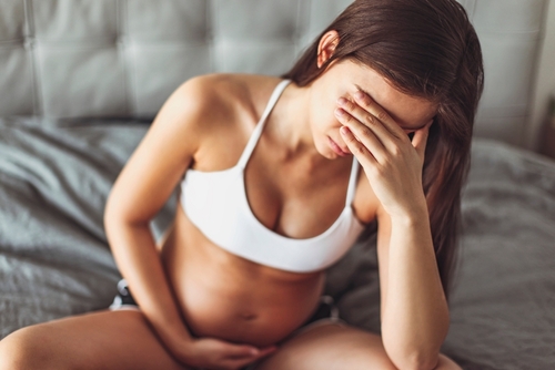 Peut-on éviter les nausées matinales ? Conseils et astuces