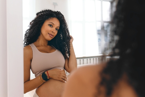 La grossesse et vos cheveux : comprendre les changements capillaires pendant cette période