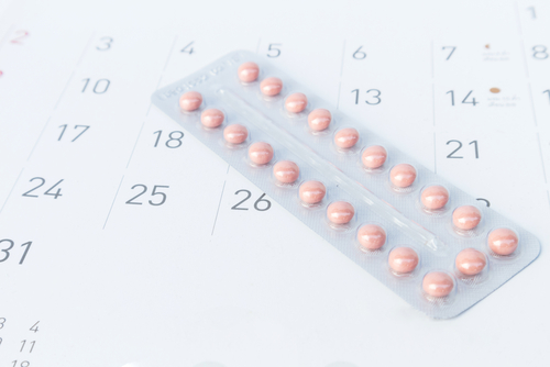 Comment la contraception influence le cycle menstruel ?
